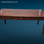 40398 Tavolo rettangolare in legno massello dei primi 900 con cassetto centrale e gambe dritte