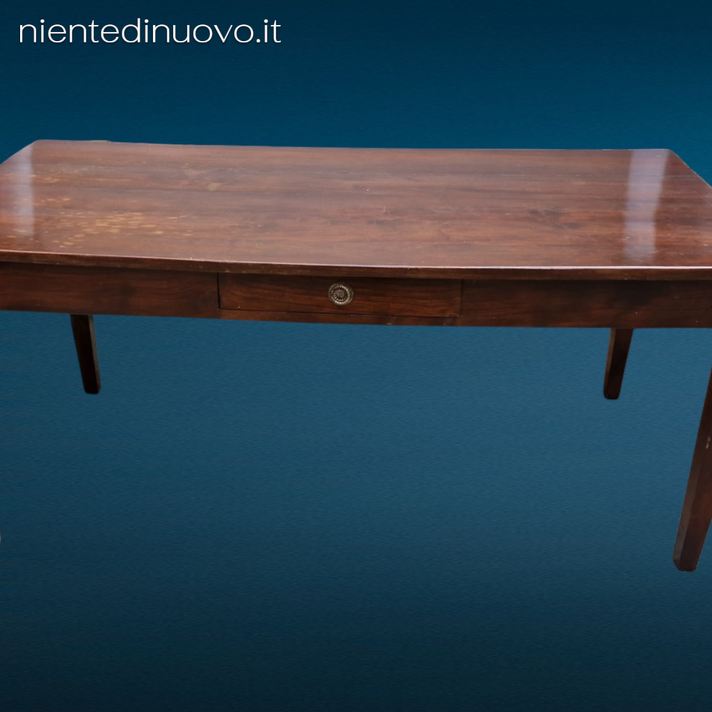 40398 Tavolo rettangolare in legno massello dei primi 900 con cassetto centrale e gambe dritte