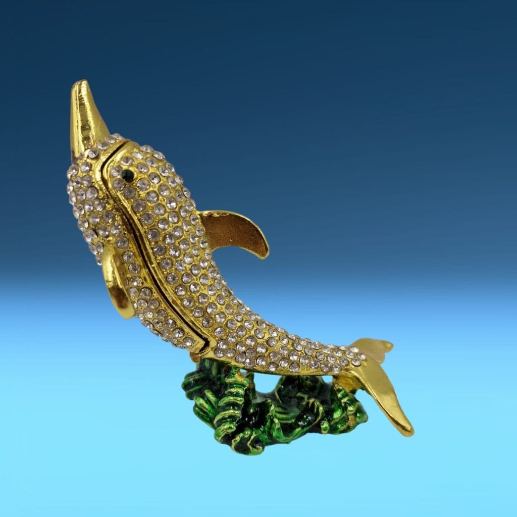 04500.jpg Delfino portagioie in metallo laccato con brillantini e scatola