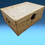 40514.jpg Baule orientale in pergamena, vecchio baule con rivestimento in pergamena