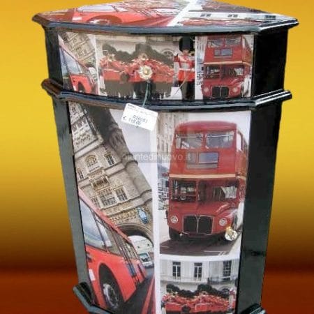 Angoliera London in legno nero con immagini di Londra e anta frontale