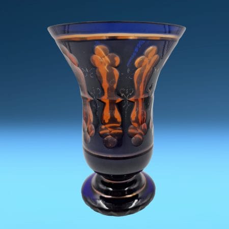 Vaso in cristallo di Bohemia blu cobalto lavorato