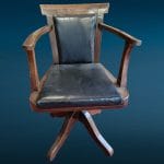 40583.jpg Vecchia poltroncina da ufficio anni '20 con base a quattro piedi e braccioli in legno