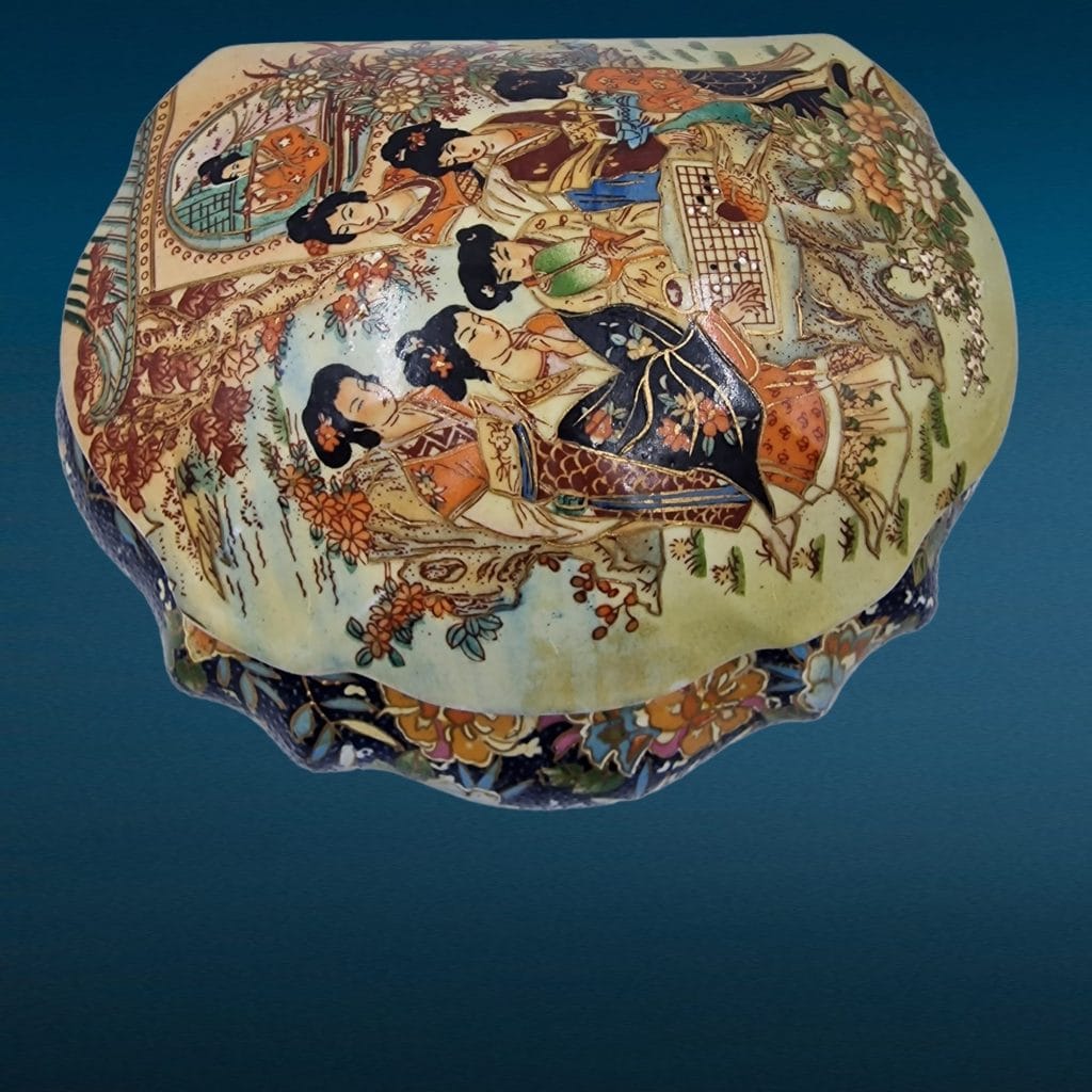 Antica bomboniera Satsuma giapponese primi '900 in ceramica decorata