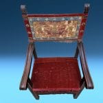 04571_5.jpg Scopri l'eleganza senza tempo della poltroncina rustica a cartella in noce del XVII secolo, completa di certificato di autenticità.