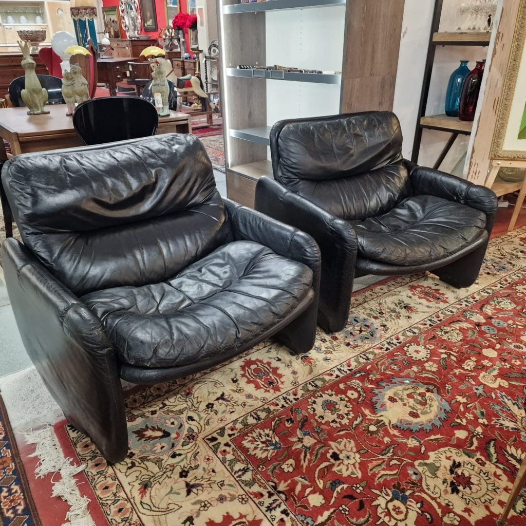Poltrona vintage in pelle nera anni '70 modello Sandwich