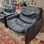 Poltrona vintage in pelle nera anni '70 modello Sandwich