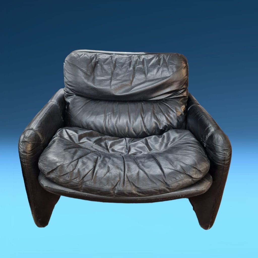 Poltrona vintage in pelle nera anni '70 modello Sandwich