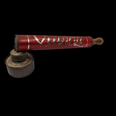 Vecchio diffusore insetticida in latta Vittoria con pompa manuale