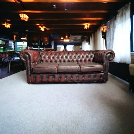 Divano Chesterfield Club 3 posti in pelle bordeaux