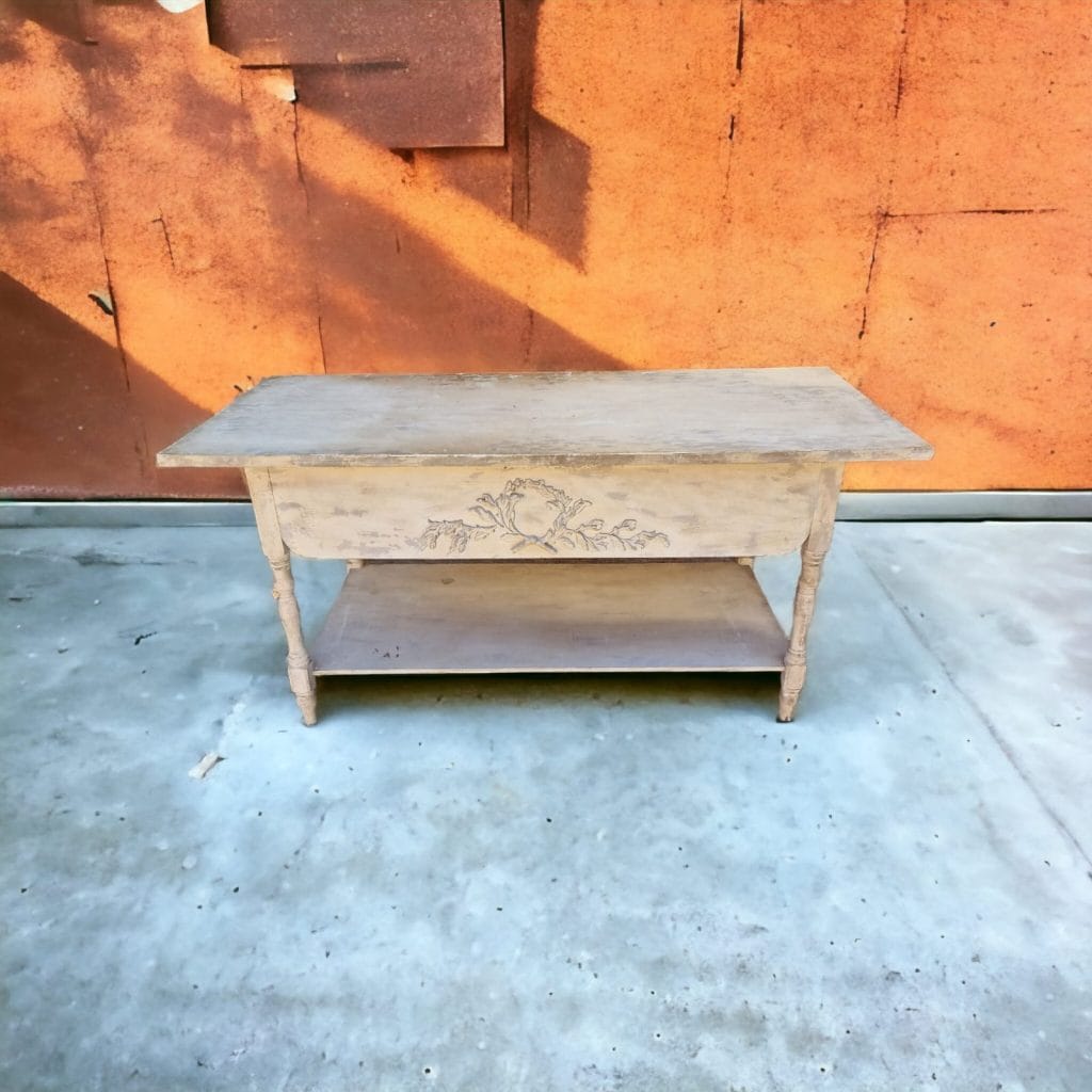 Mobile bancone provenzale in stile shabby chic con finitura chiara e dettagli vintage