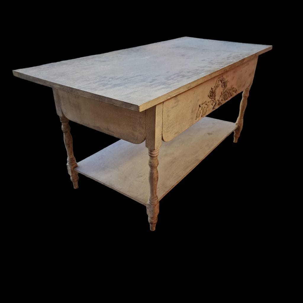 Mobile bancone provenzale in stile shabby chic con finitura chiara e dettagli vintage