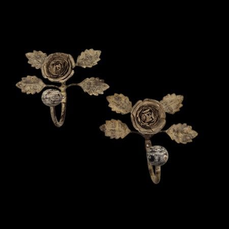 Appendino portabiti in ferro con rosellina decorativa