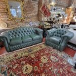 Set divano Chesterfield con poltrona in pelle color salvia
