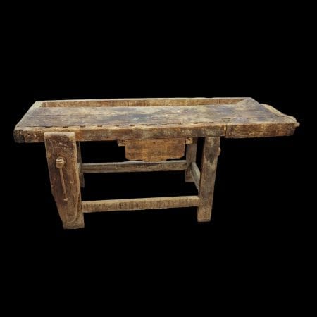 Tavolo da lavoro da falegname in legno massello con morse originali e piano invecchiato