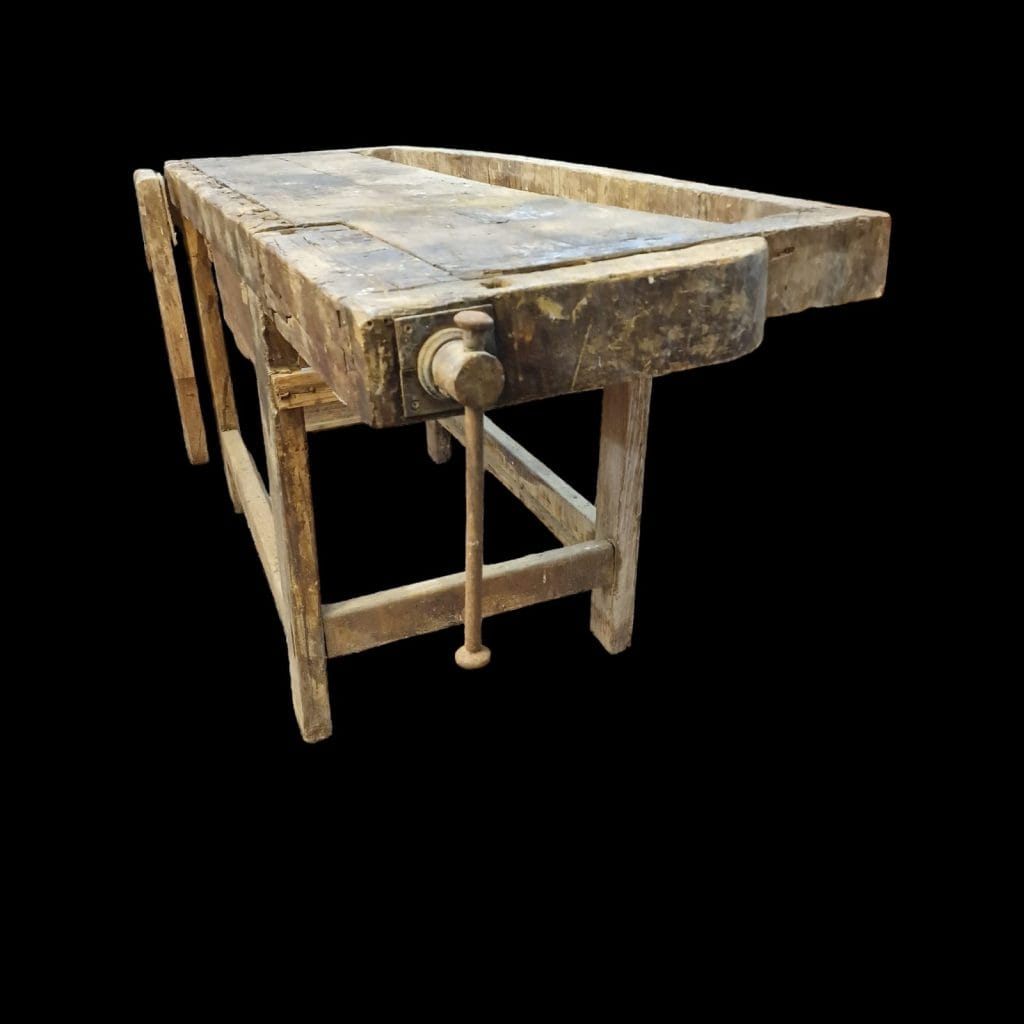 Tavolo da lavoro da falegname in legno massello con morse originali e piano invecchiato