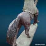 9002458_4 Scultura Cavallo in bronzo lunga due metri con soldato a cavallo
