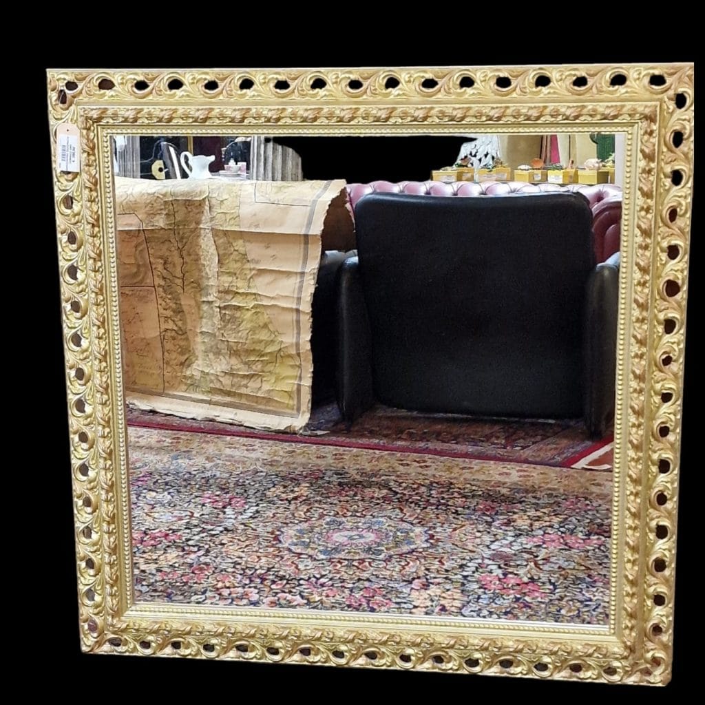 Specchiera quadrata cornice oro lavorata in perfette condizioni