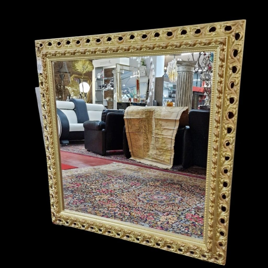 Specchiera quadrata cornice oro lavorata in perfette condizioni