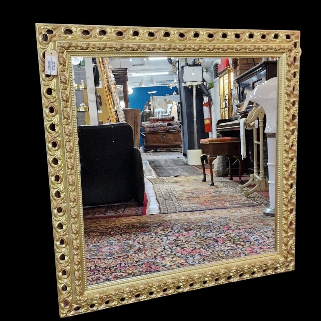 Specchiera quadrata cornice oro lavorata in perfette condizioni