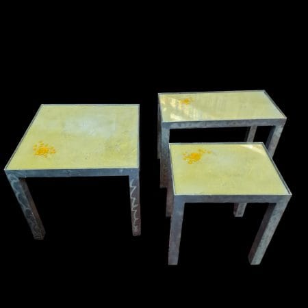 Set di tre tavolini industrial artigianali in acciaio spazzolato e resina