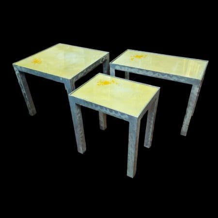 Set di tre tavolini industrial artigianali in acciaio spazzolato e resina