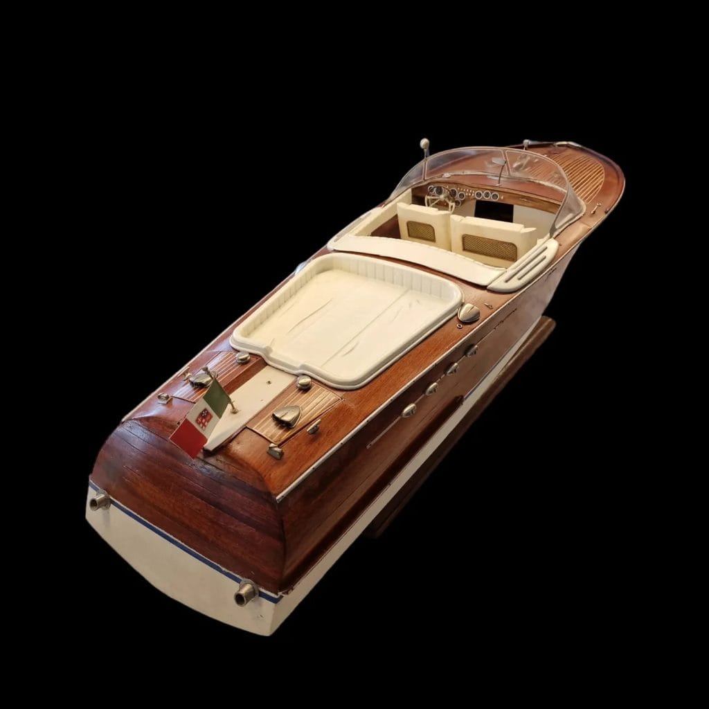 40692.jpg Modellino motoscafo Riva Aquarama in scala 1:10