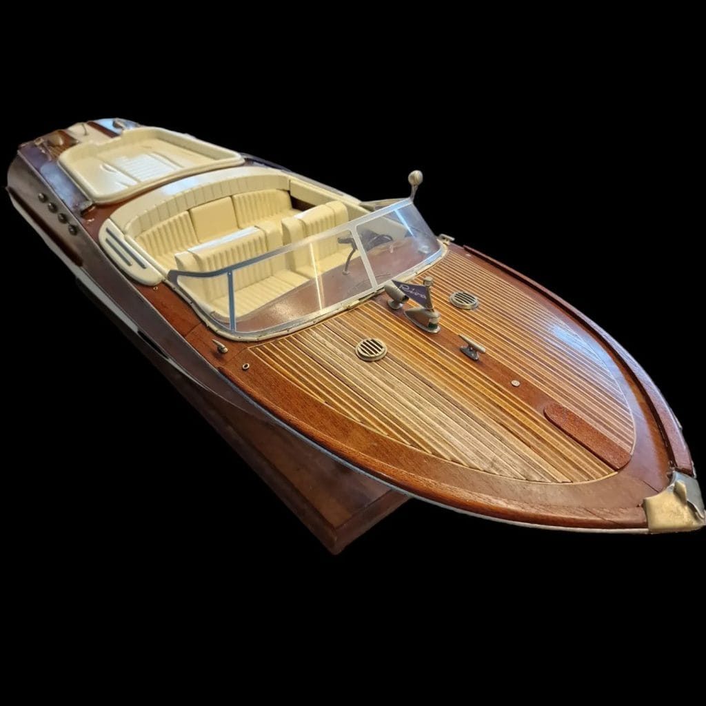 Modellino motoscafo Riva Aquarama in scala 1:10