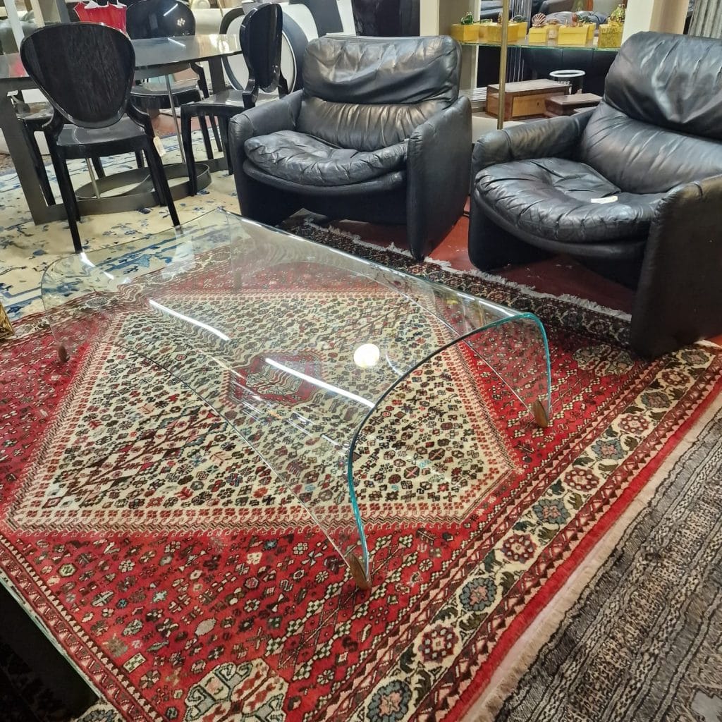Coffee table Fiam modello Genio in vetro curvato, design firmato Iosa Ghini, in condizioni perfette