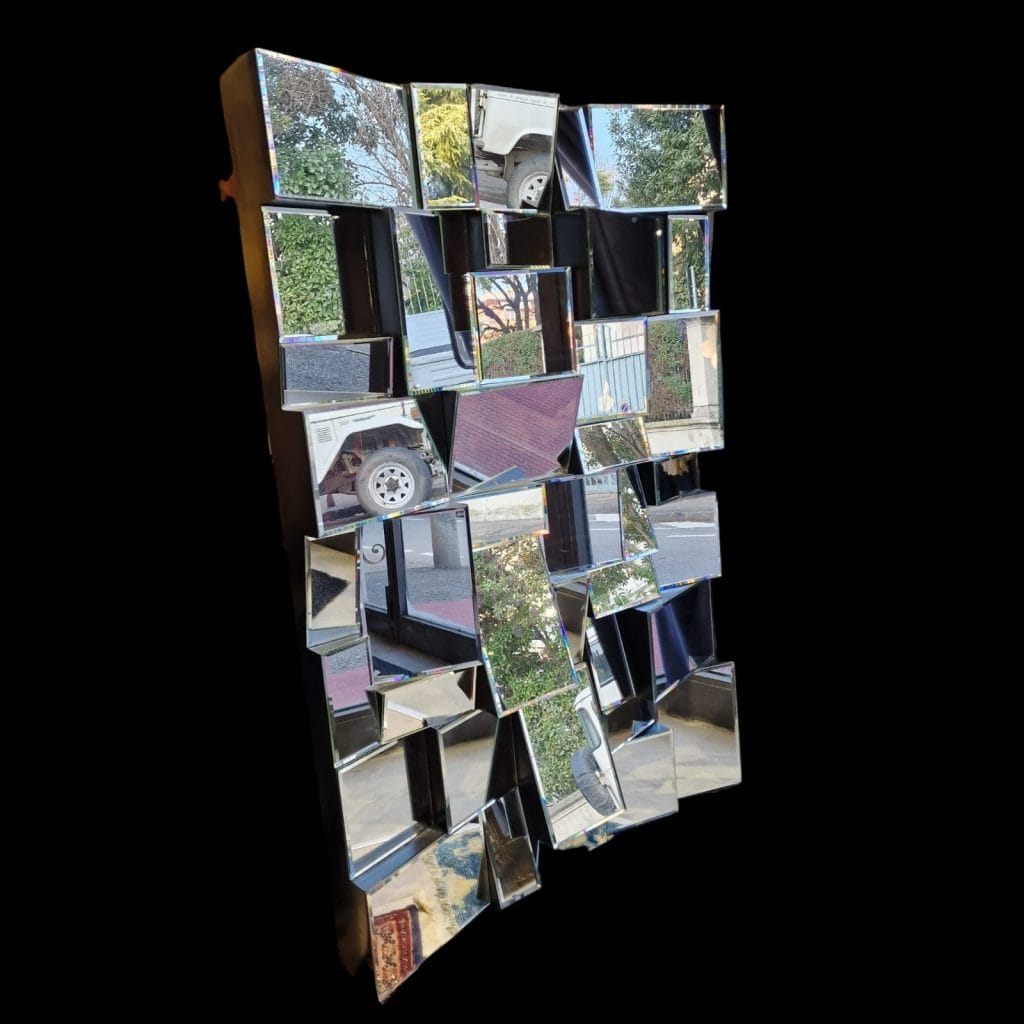 Specchio Involuto Kare Design con specchi molati su supporto in legno