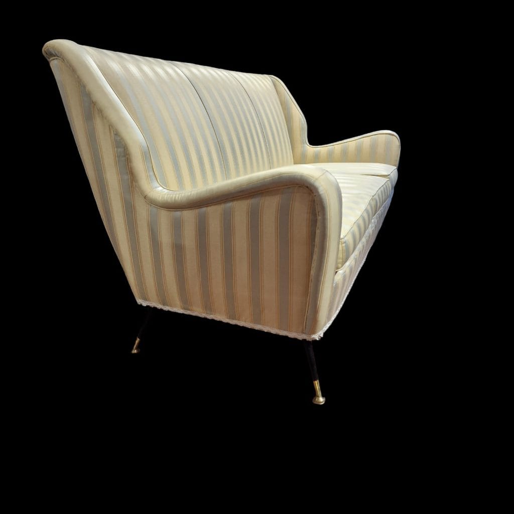 Divano vintage midcentury con piedini in ottone e tessuto originale