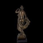40908_2.jpg Scultura donna in bronzo su basamento in marmo nero, tecnica cera persa