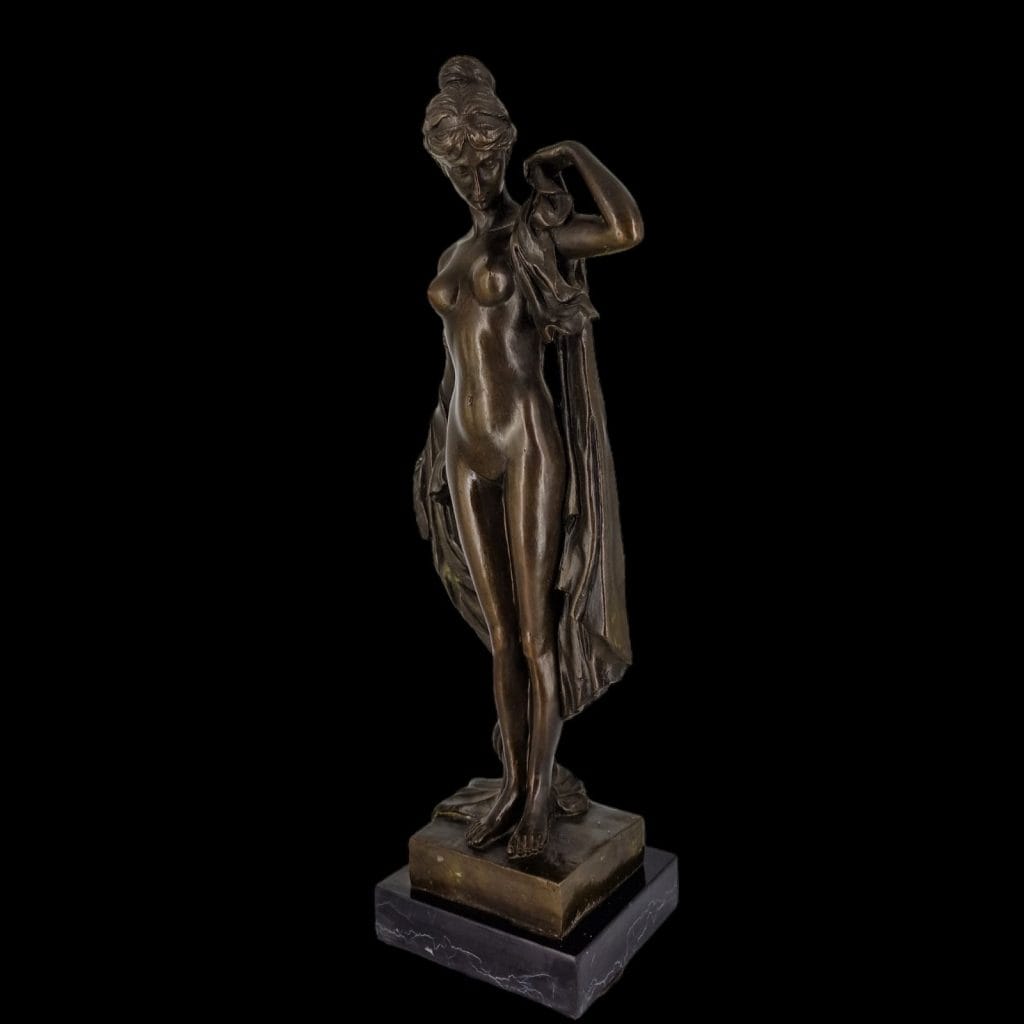 40908_5.jpg Scultura donna in bronzo su basamento in marmo nero, tecnica cera persa