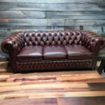 40871.jpg Divano a tre posti Chesterfield in pelle con doppia trapuntatura frontale