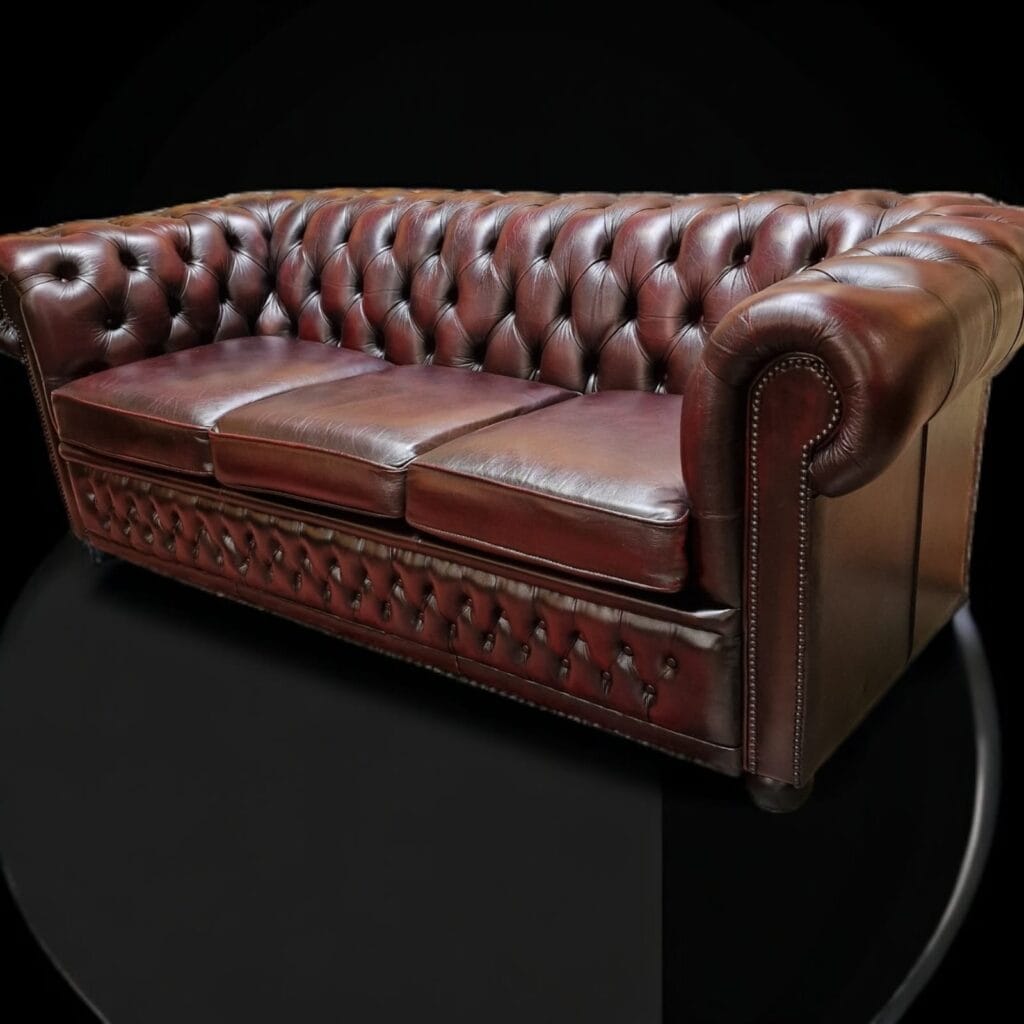 40871_2.jpg Divano a tre posti Chesterfield in pelle con doppia trapuntatura frontale