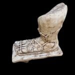 Riproduzione in pietra di piede romano decorativa e realistica