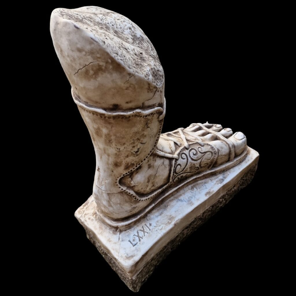 Riproduzione in pietra di piede romano decorativa e realistica
