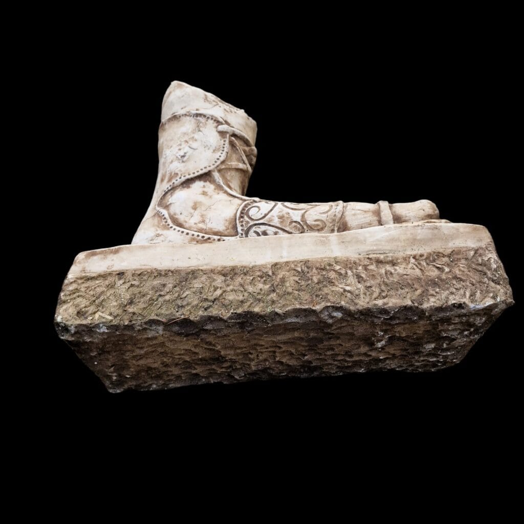 Riproduzione in pietra di piede romano decorativa e realistica