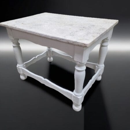 Tavolo rustico con piano in marmo di Carrara