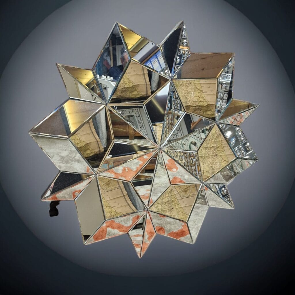 Specchio Kare Design Origami Star con 42 lastre di vetro specchiato e bisellato
