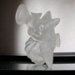 Flacone Lalique "Air de Temps" di Nina Ricci anni '60 con design in vetro soffiato