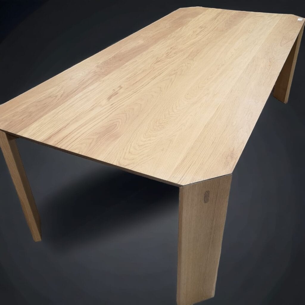 Tavolo design in rovere naturale massello