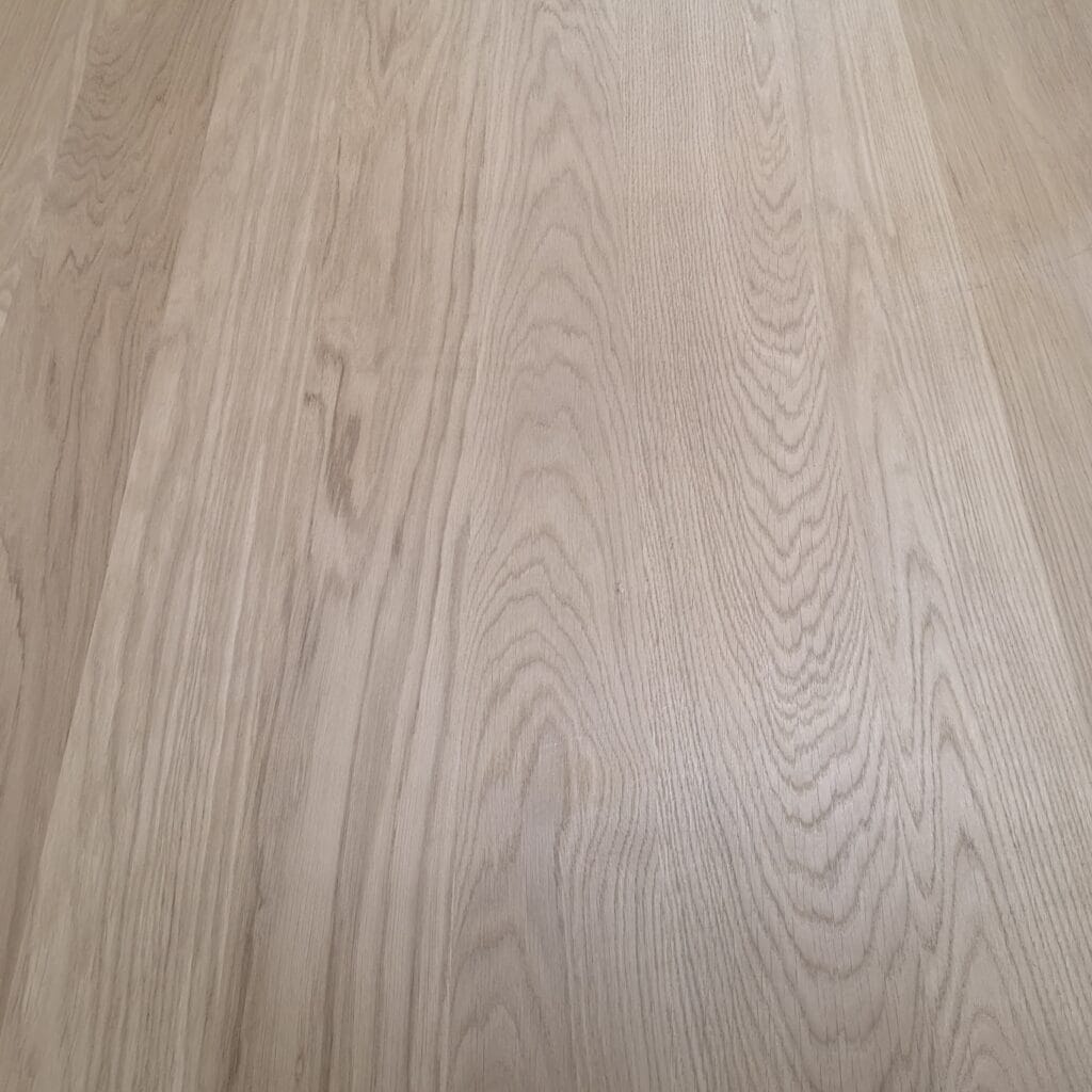 Tavolo design in rovere naturale massello