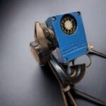 41039_3.jpg Vecchio telefono da nave utilizzato durante spedizioni artiche con cornetta e cuffia per resistere al freddo