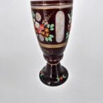 41071_2.jpg Splendido calice in vetro di Bohemia decorato a mano con motivi floreali e dettagli dorati, perfetto per aggiungere eleganza alla tua tavola.