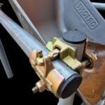 Poltrona industrial artigianale realizzata con tubi Dalmine e la vasca di una carriola, design unico e originale