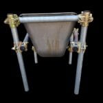 Poltrona industrial artigianale realizzata con tubi Dalmine e la vasca di una carriola, design unico e originale