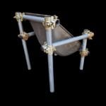 Poltrona industrial artigianale realizzata con tubi Dalmine e la vasca di una carriola, design unico e originale