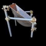 Poltrona industrial artigianale realizzata con tubi Dalmine e la vasca di una carriola, design unico e originale