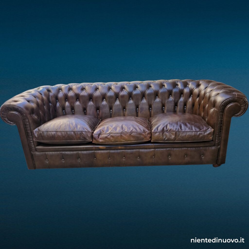 41075 Divano Chesterfield tre posti in pelle marrone